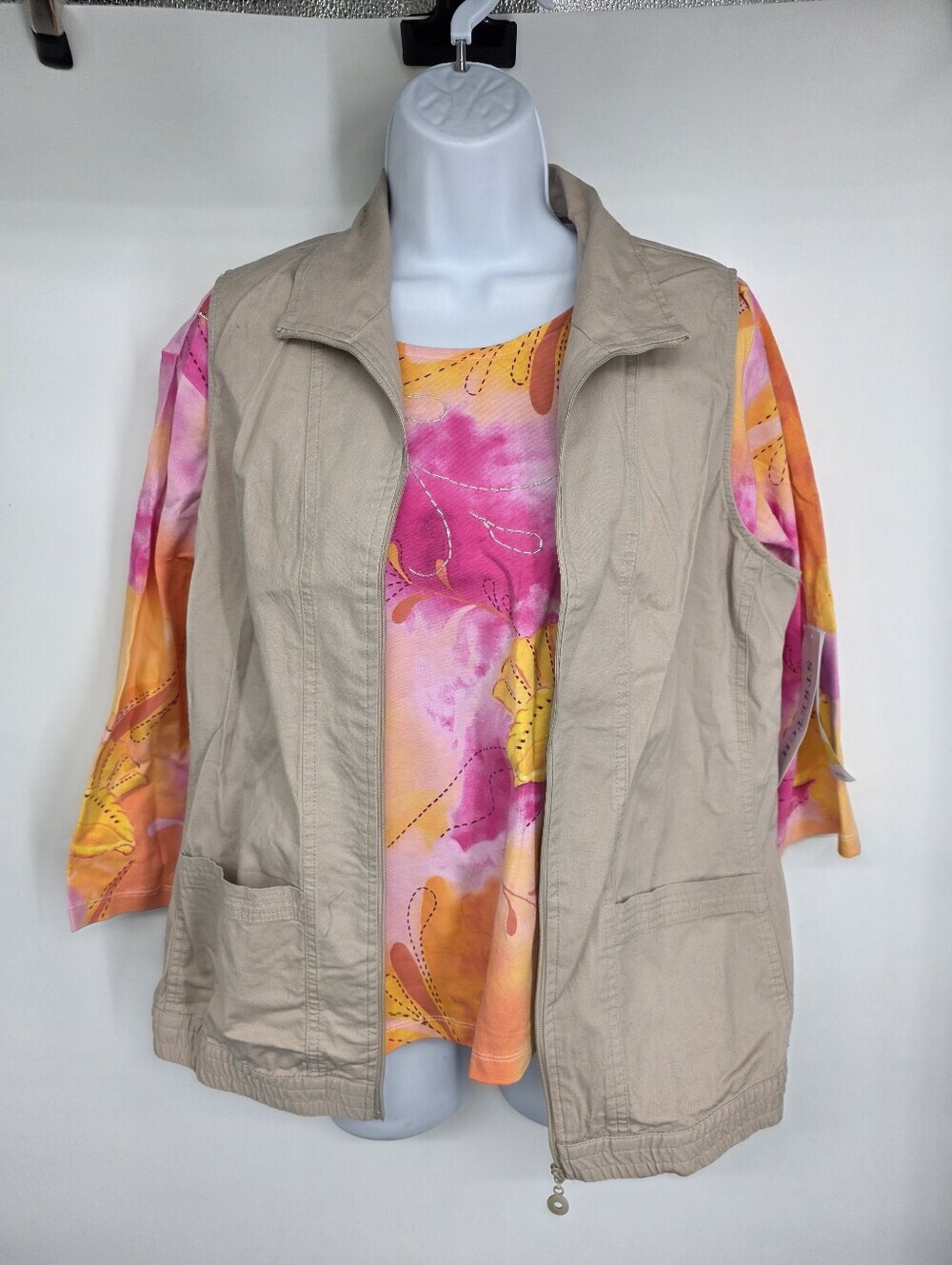 Koret Twin Set Size M Tan Zip Vest Pink Floral Beaded 3/4 Sleeve Top 2pc Casual